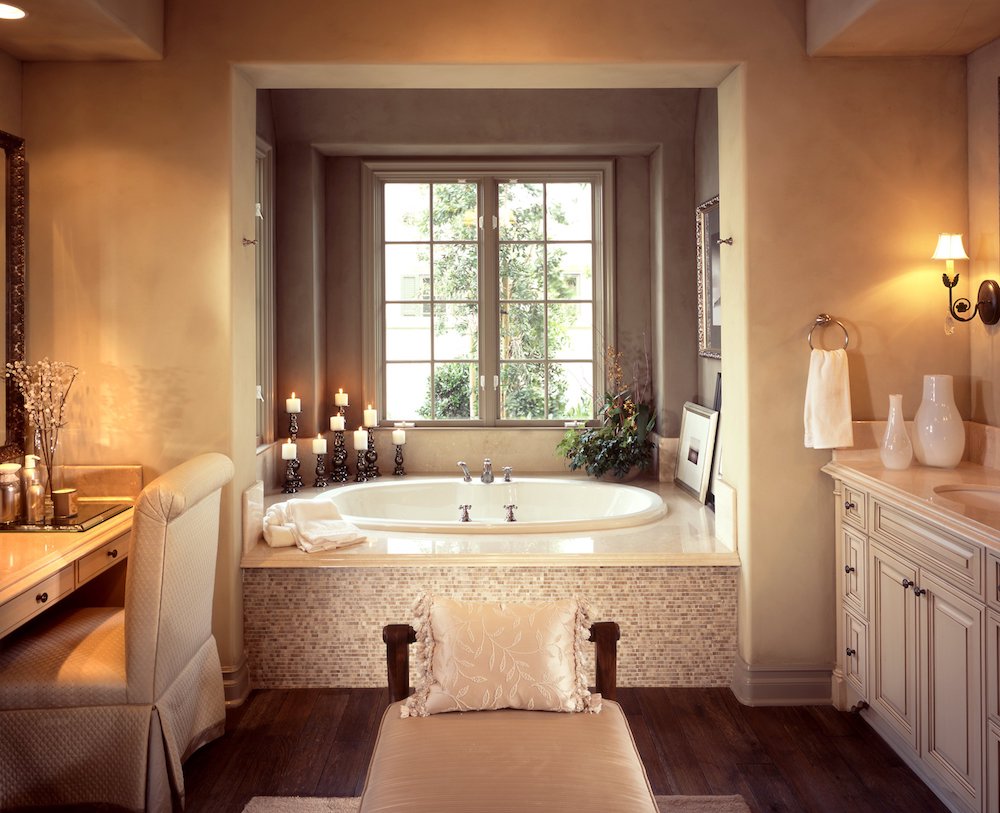 Fredligt romantiskt badrum