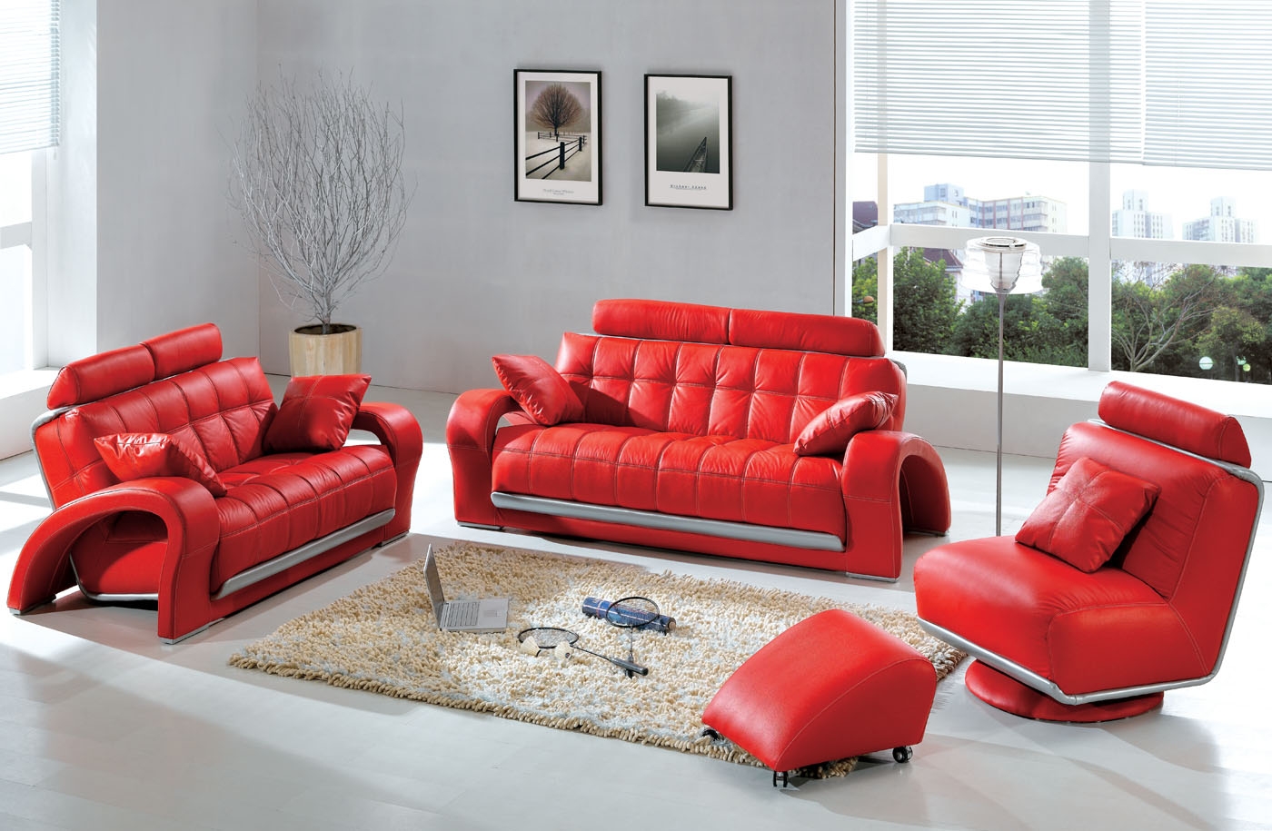 Elegant röd soffa med söt ottoman