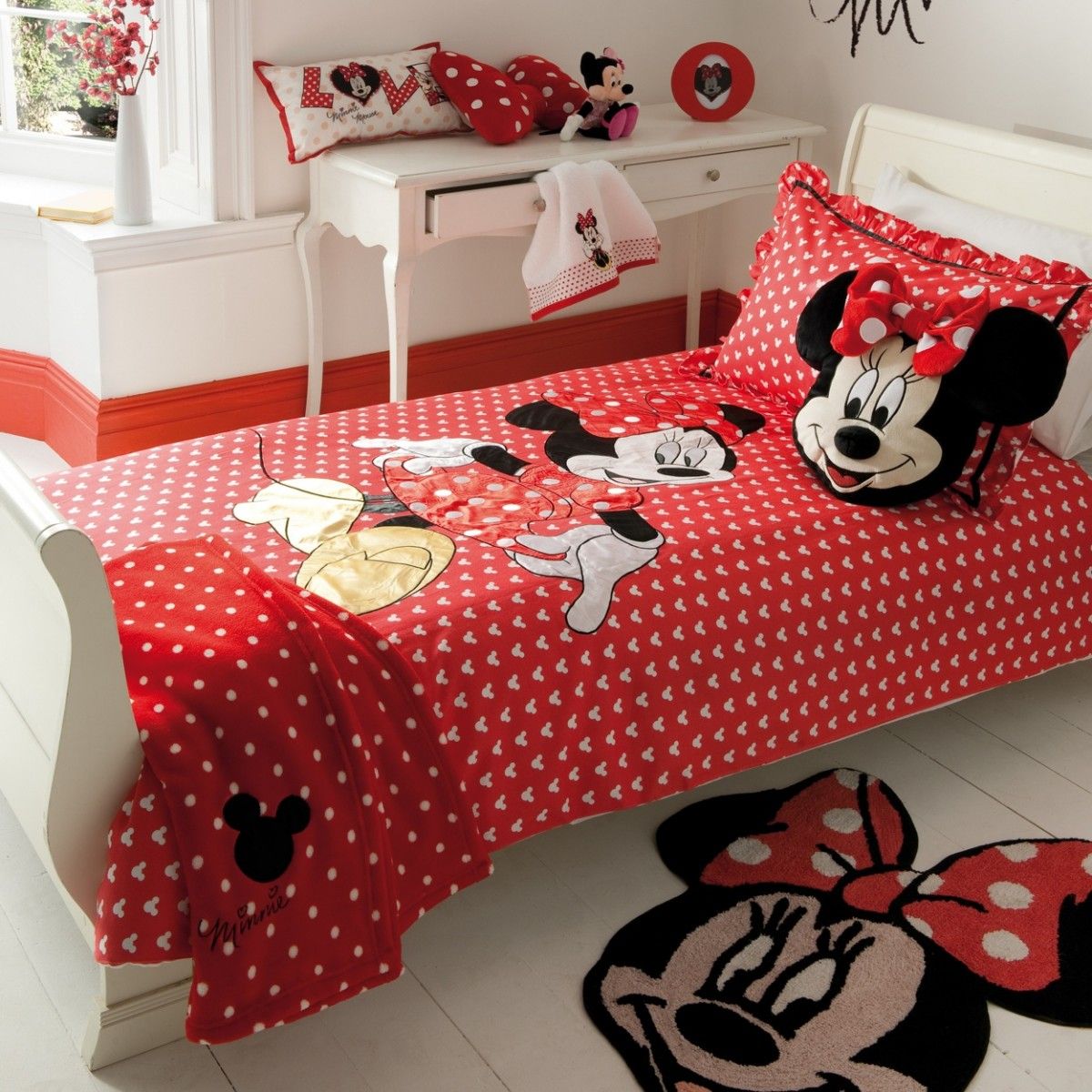Brave Minnie Mouse sovrum