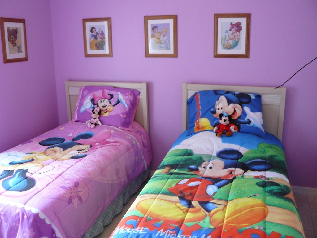 Enkelt Minnie Mouse sovrum