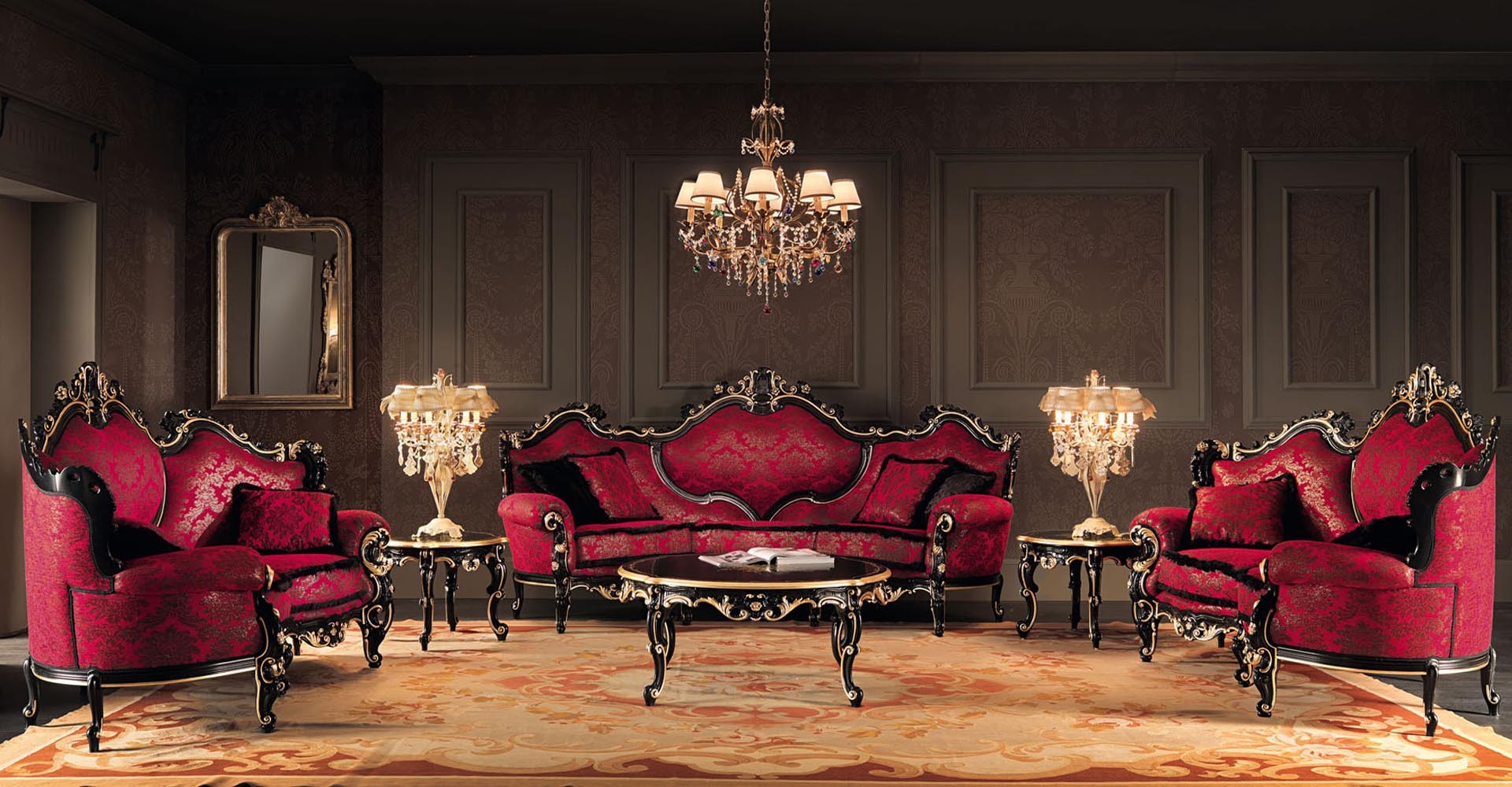 Klassisk röd soffa i det lyxiga vardagsrummet