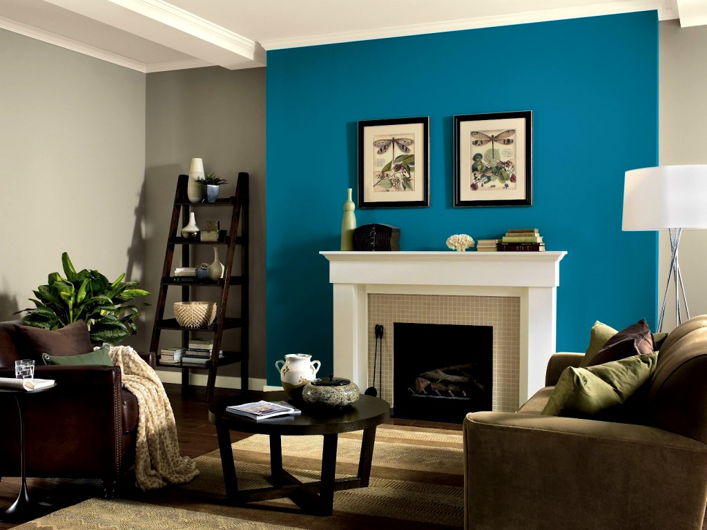 Beundransvärt blått och brunt vardagsrum