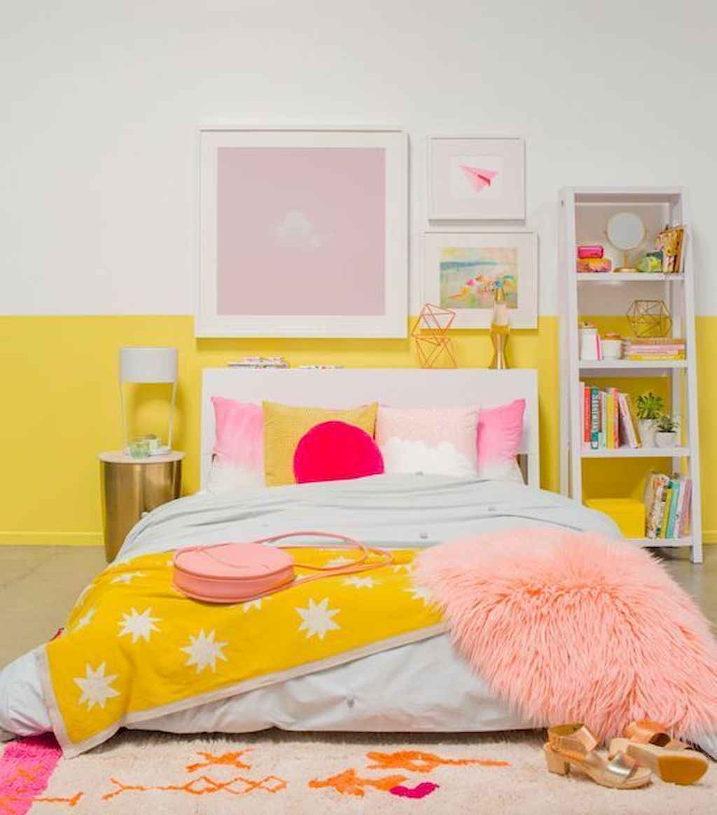 Färgglatt gult sovrum