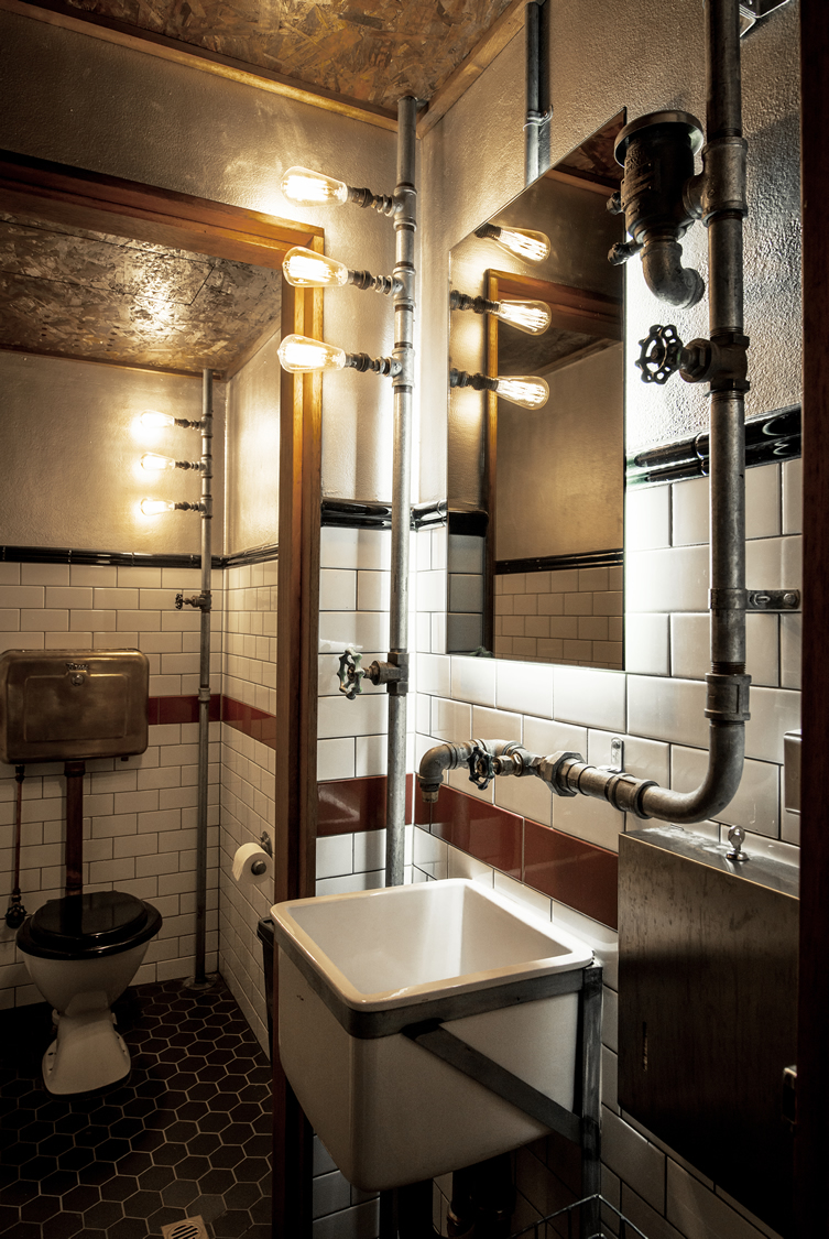Strålande steampunk badrum