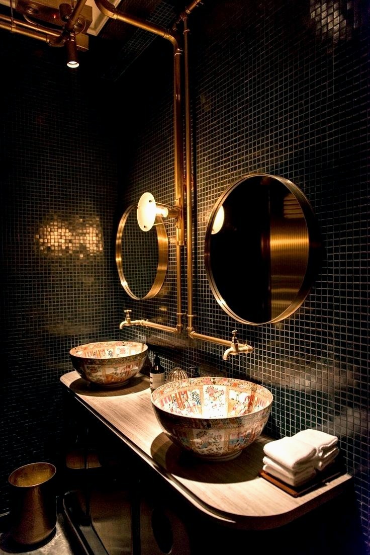 Dramatiskt steampunk badrum