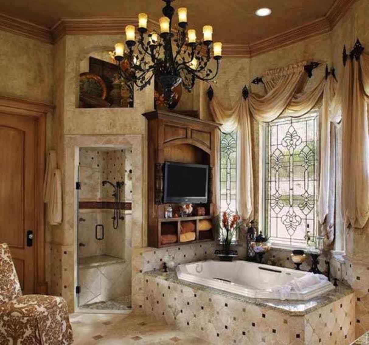 Snygg toskanskt badrum