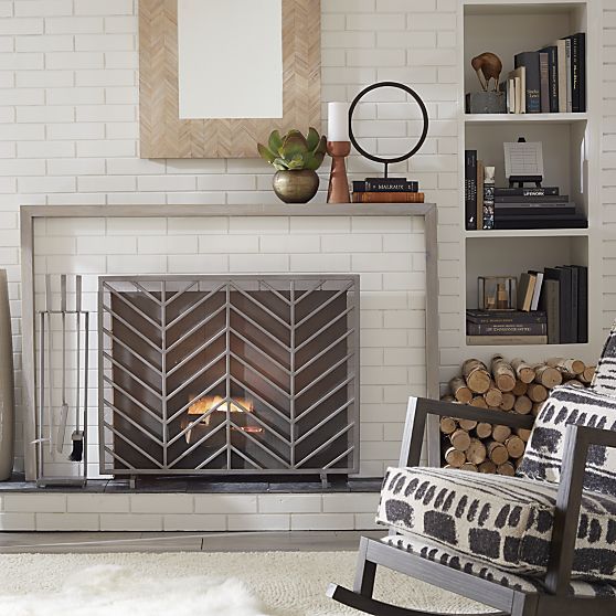 Chevron Fireplace Screen + Recensioner |  Crate and Barrel 2020.
