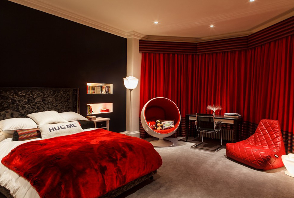 a-teen-pad-by-brilliant-lighting Röda sovrumsidéer: dekor, väggar, färg och möbler