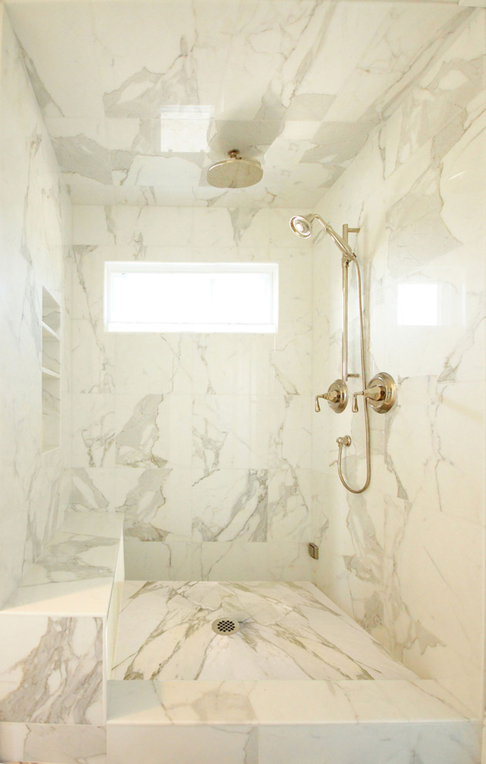 Master-shower-av-Courtney-Blanton-Interiors-CID-nischidéer och bästa praxis för ditt badrum