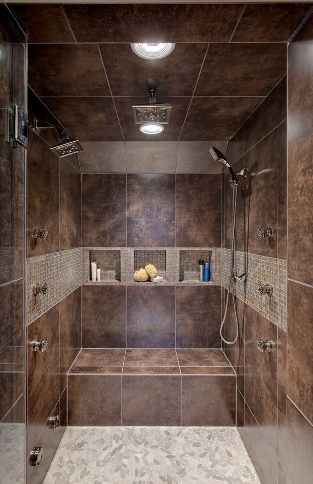 Transitional-Master-Bath-by-Drury-Design idéer för duschväggar och bästa praxis för ditt badrum