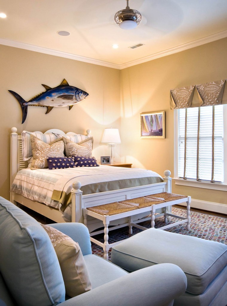 Beach-Style-Bedroom-1-759x1024 Hur man väljer möbler till ditt rum
