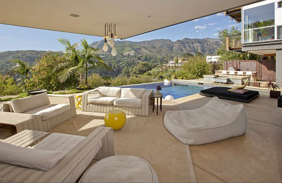 c4 home on Lake Hollywood Designad av Mills Studio