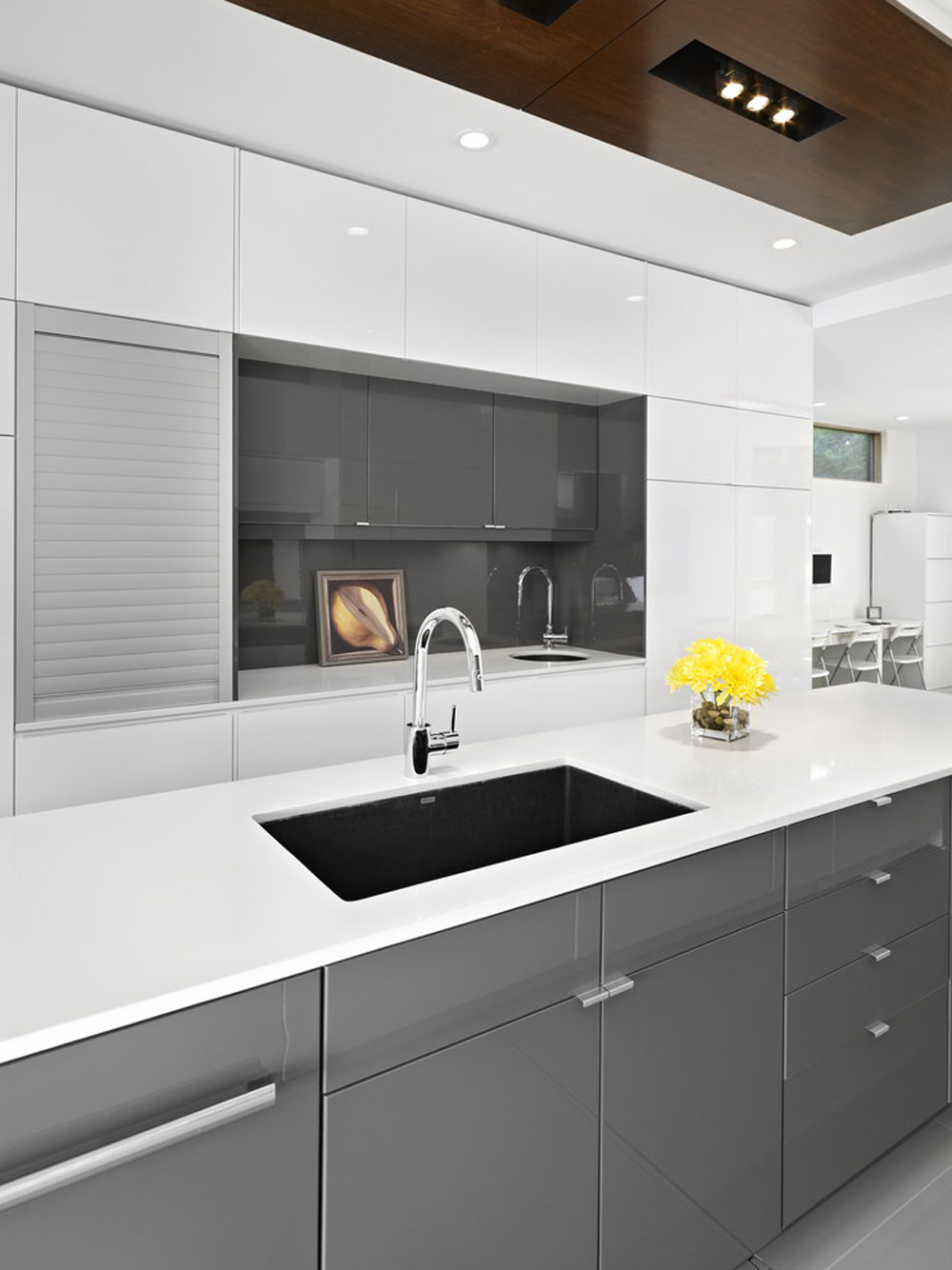 LG-House-Kitchen-by-Thirdstone-Inc.-2 köksskåp av metall: möbler i rostfritt stål för ditt kök
