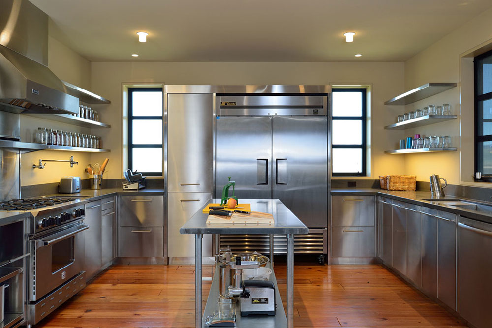 Nytt-Modernt-Farmhouse-von-Koch-Architects-Inc.-Joanne-Koch- köksskåp av metall: möbler i rostfritt stål till ditt kök