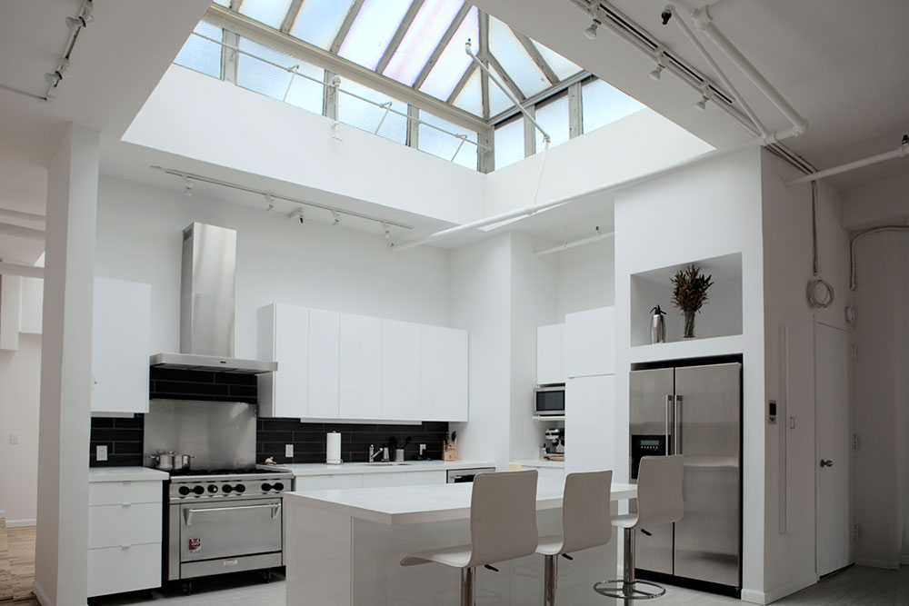 Kök med takfönster för mer naturligt ljus 10 kök med takfönster för mer naturligt ljus