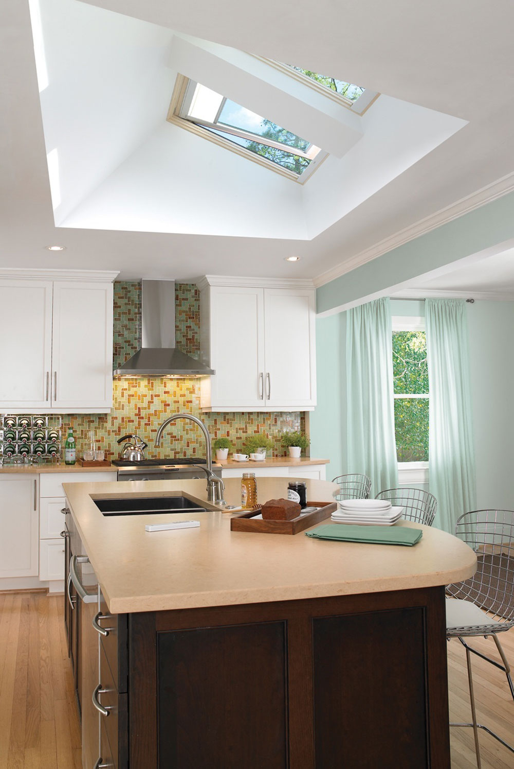 Kök med takfönster för mer naturligt ljus 11 kök med takfönster för mer naturligt ljus