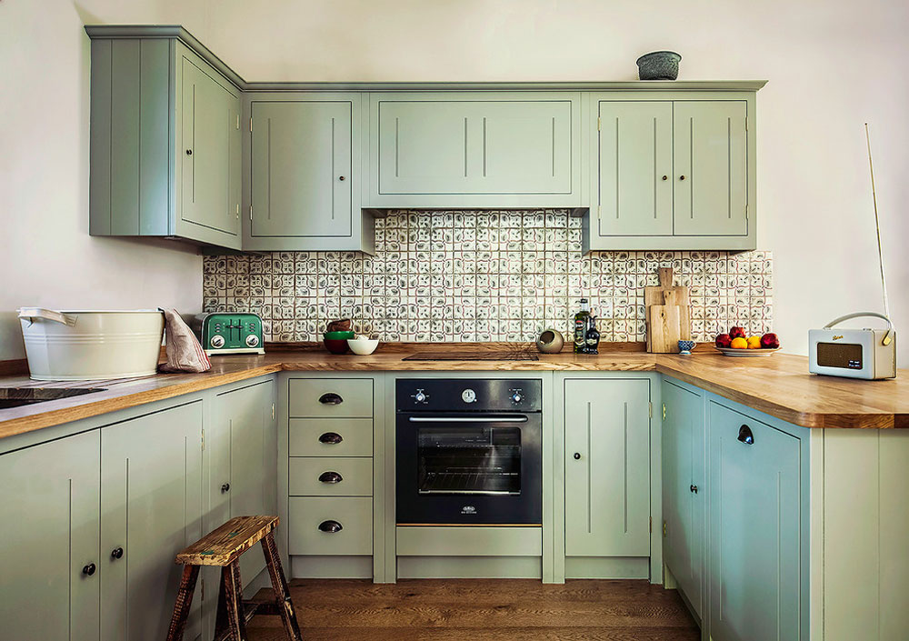 Bailie-Scott-House-kök-av-British-Standard-by-Plain-English Grönt kök: idéer, dekor, gardiner och tillbehör
