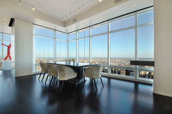 man3 Minimalistisk takvåning på Manhattan med ytterväggar av glas