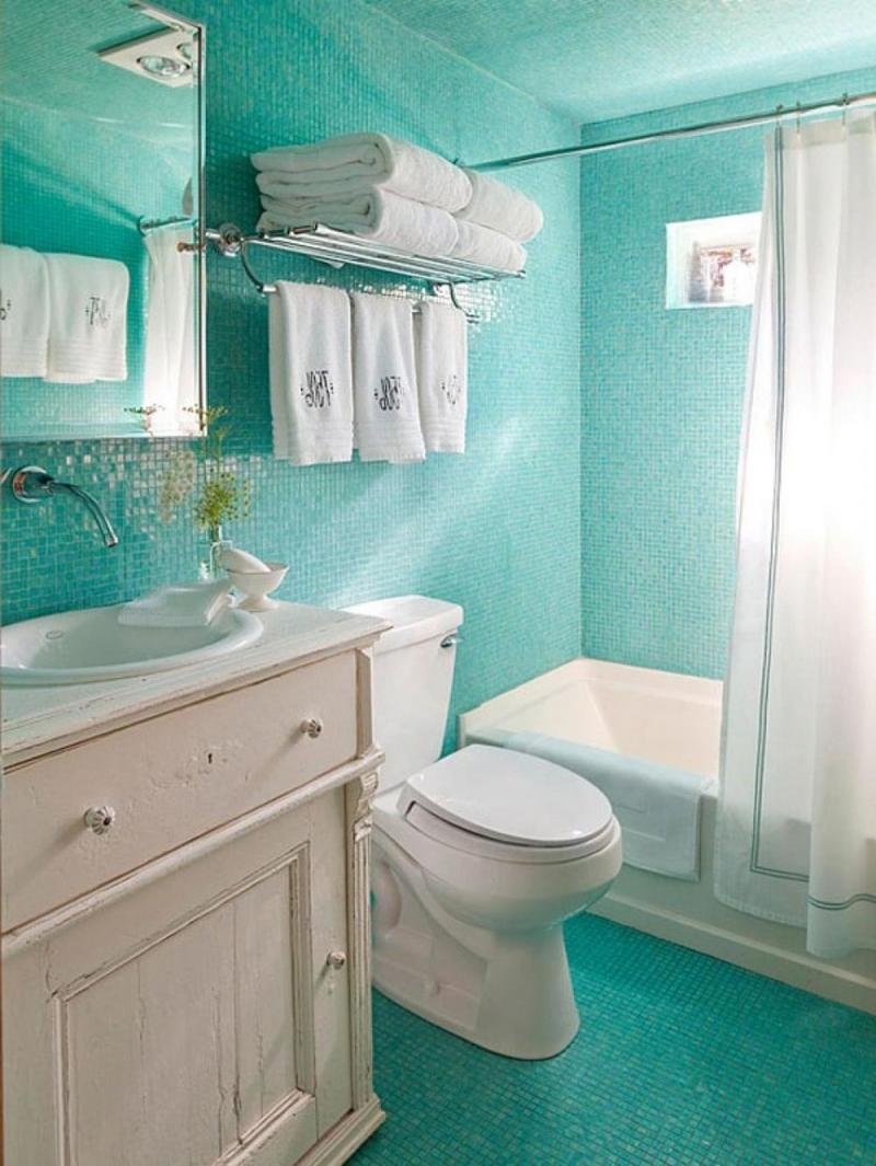 Beundransvärt blått och vitt badrum