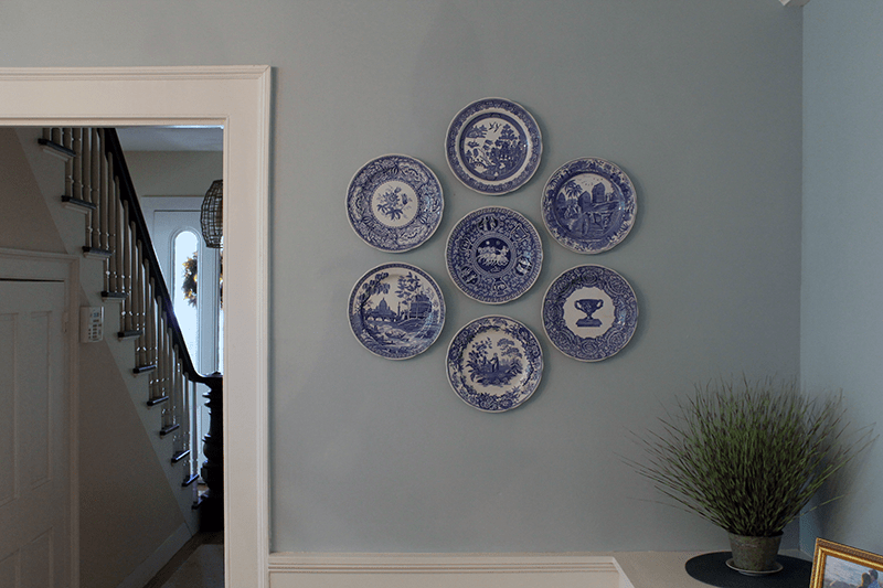 Det enklaste sättet att hänga dekorativa tallrikar på din vägg - den här riktiga M.