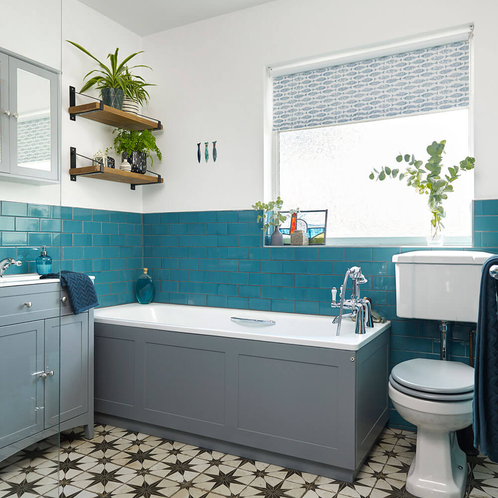 Underbart blågrönt badrum