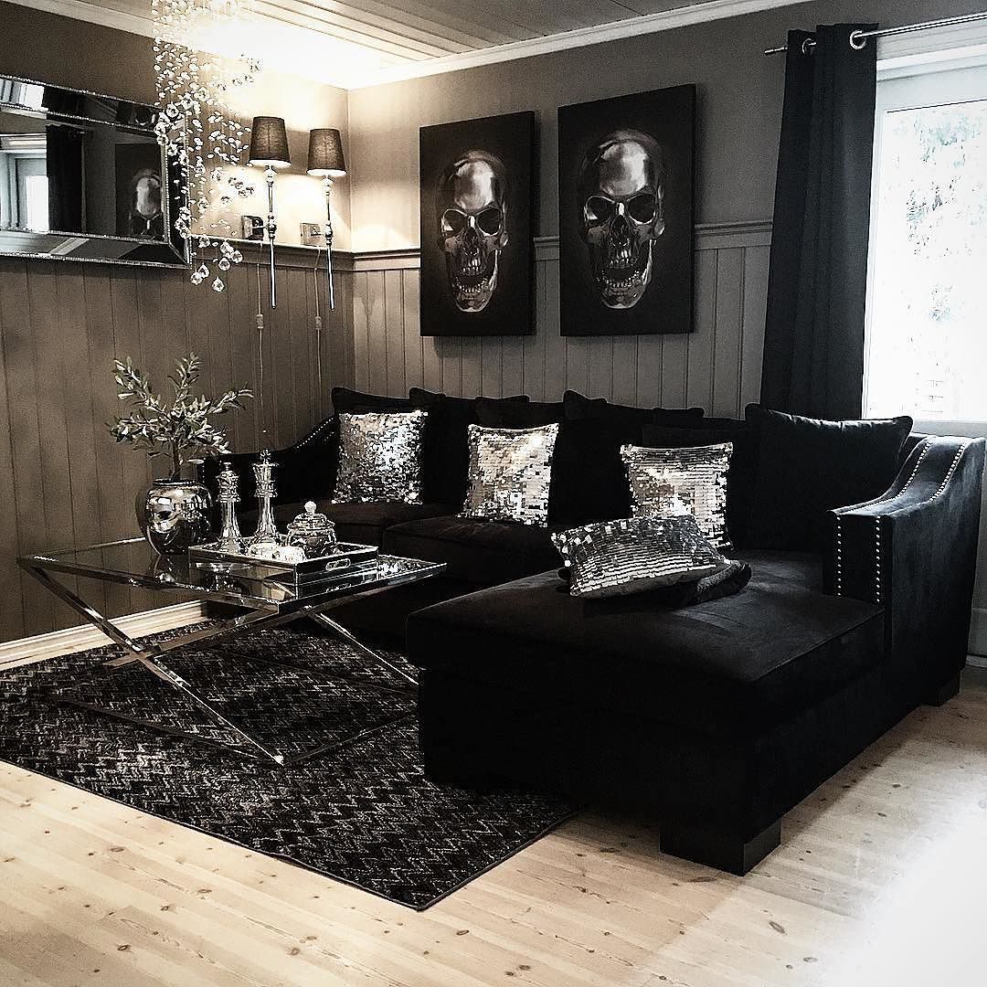 Elegant svart soffa med ottomaner