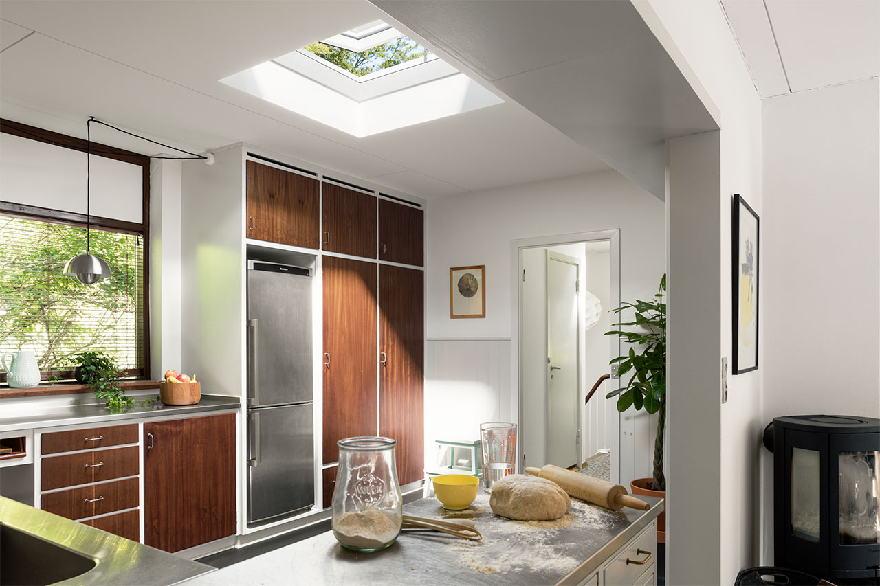 Kök med takfönster för mer naturligt ljus