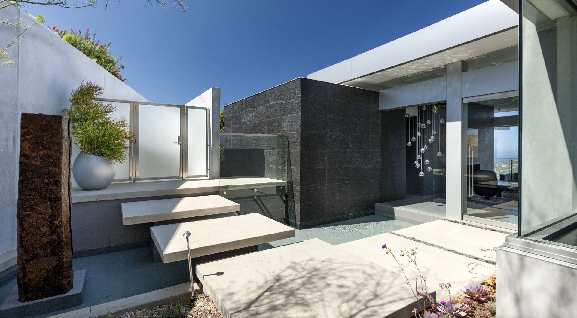 Modern och futuristisk Ellis Residence av McClean Design