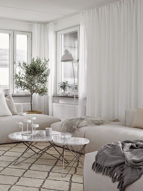 Skönheten i minimalistiska vardagsrum med exempel